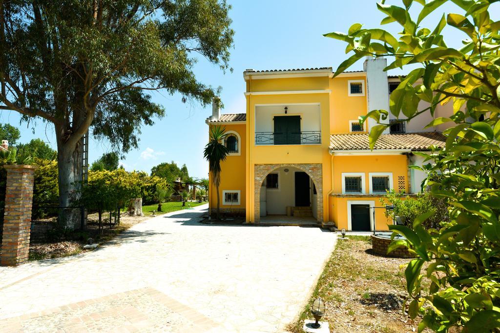 Antonia Beachfront Villa Lefkímmi Exterior foto