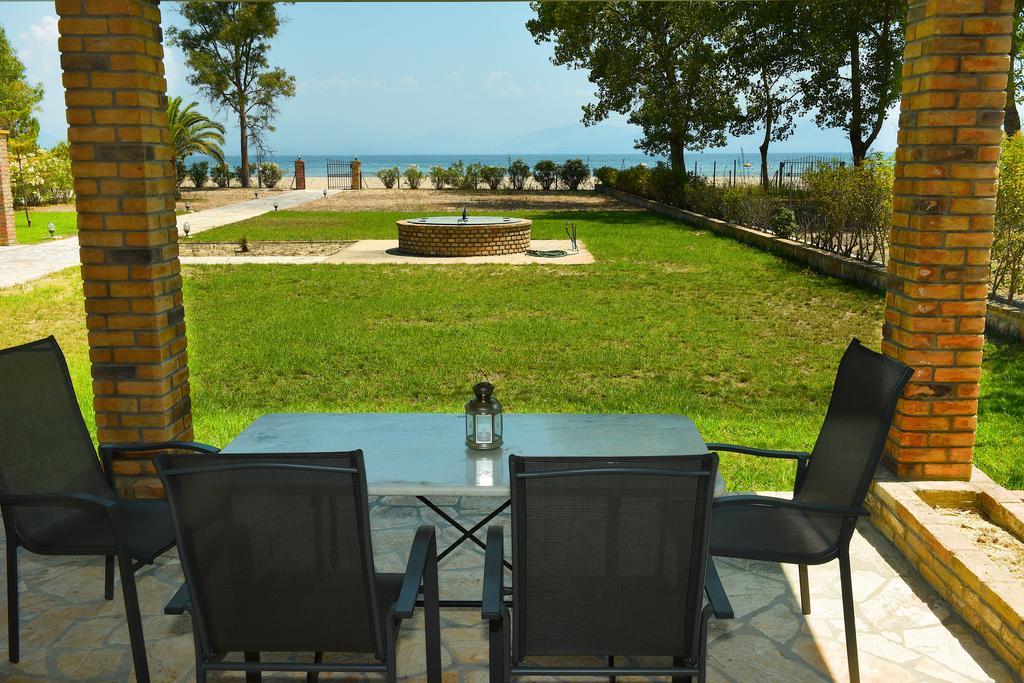 Antonia Beachfront Villa Lefkímmi Exterior foto
