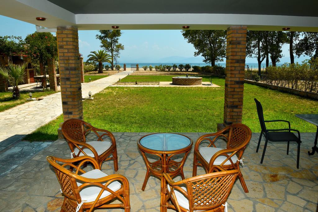 Antonia Beachfront Villa Lefkímmi Exterior foto