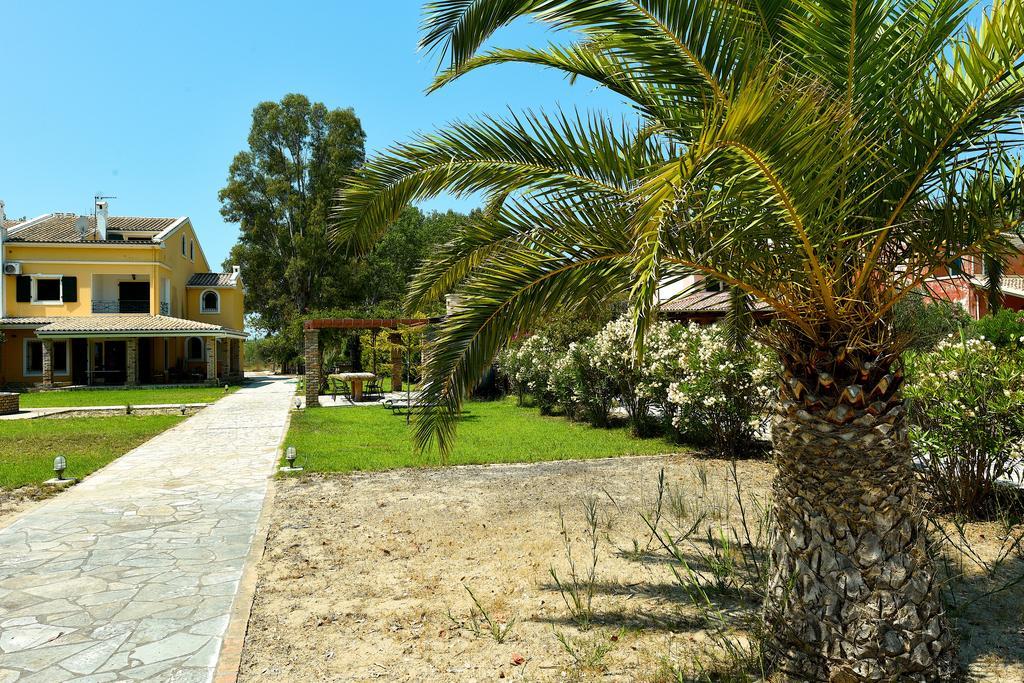 Antonia Beachfront Villa Lefkímmi Exterior foto