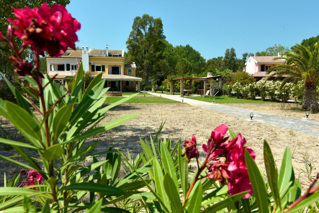 Antonia Beachfront Villa Lefkímmi Exterior foto