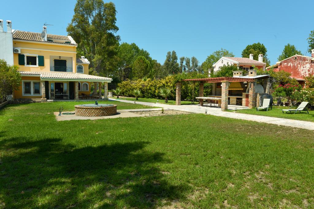 Antonia Beachfront Villa Lefkímmi Exterior foto